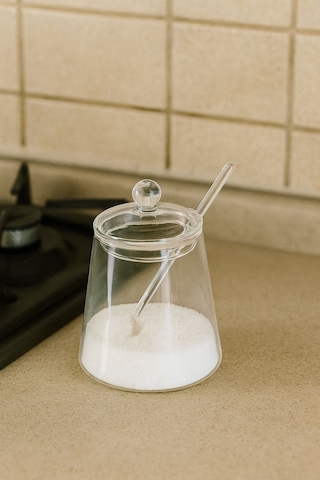 Qerhome 3'lü Borosilikat Cam Kapaklı Cam Kaşıklı Baharatlık Seti Beyaz