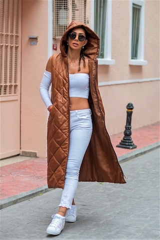 Veraura Lifestyle Kahverengi Kapüşonlu Cepli Baklava Desen Uzun Şişme Yelek