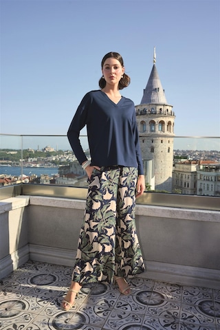 Monamise Kadın Yaprak Desenli Uzun Kollu V Yaka Pijama Takımı 24141 Lacivert