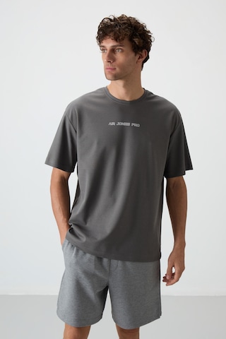 Air Jones Tommy Life Koyu Gri Pamuklu Kalın Yüzeyi Dokulu Oversize Fit Baskılı Erkek T-shirt - 88364 Koyu Gri