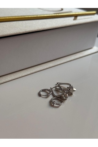 Yıldız Figürlü Taş Detaylı Gümüş Renk Küpe Seti Işıltılı Ve Modern Tasarım Gümüş