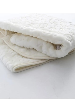Beyaz Bebek Çocuk Battaniyesi Kabartmalı Yumuşak İnce Mevsimlik 90 x 110 CM Örtü Beyaz