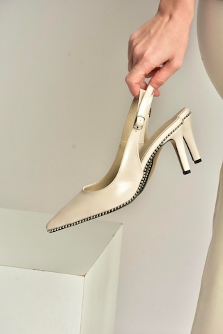 Fox Shoes Y572099760 Bej Rustik İnce Topuklu Kadın Ayakkabı Bej