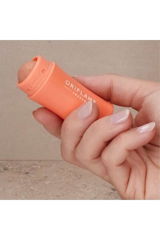 Yüzdeki Fazla Yağı Emmek Ve Cildi Matlaştırmak Üzere Tasarlanmış Blotting Roller