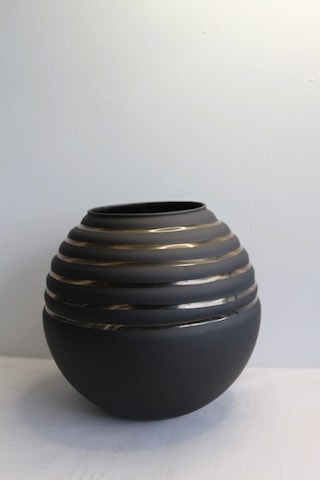 Siyah Mat Vazo Asorti Beyaz