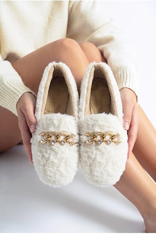 Nmoda Kadın Peluş Panduf Gold Zincir Taşlı Aksesuarlı Kapalı Loafer Yumuşak Tabanlı Kışlık Rahat Babet Beyaz