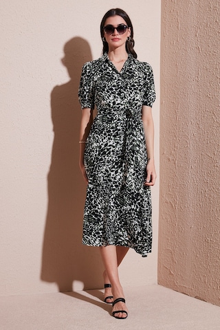 Lela Desenli Relaxed Fit Balon Kol Yırtmaçlı Kemerli Midi Boy Bayan Elbise 67810558 Yeşil-Leopar