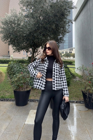 Kadın Siyah Çift Cepli, Pötikare Desenli, Rahat Kalıp, Kısa Tüvit Ceket Siyah