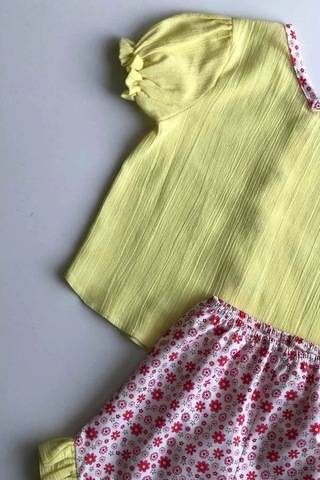 Bertuğ Bebek Fırfırlı Çiçekli Şile Bezi Sarı Kız Çocuk Bebek Şort Takım 001