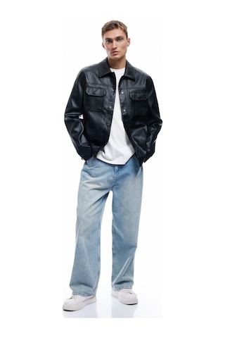 Koton Klasik Yaka Kapaklı Cep Detaylı Uzun Kollu Slim Fit Suni Deri Ceket Siyah 6wam20100hw Siyah