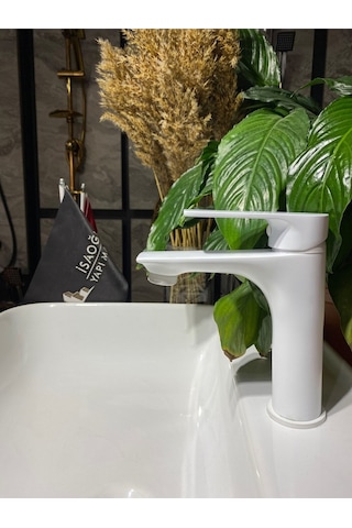 İsaoğlu Yapı Beyaz Lavabo Bataryası Beyaz Banyo Musluğu Mat Beyaz Lavabo Musluk Kare Modern Tasarım Beyaz