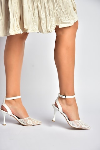 Fox Shoes Y752044206 Beyaz Dantelli İnce Topuklu Kadın Ayakkabı