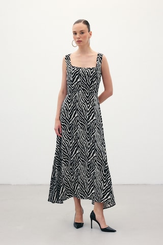 Sateen Kare Yaka Zebra Desenli Elbise - Siyah-136360 Siyah