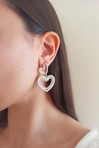 Byzeynaaksesuar Kadın Özel Tasarım Suni İncili Kalp Model Küpe Çok Renkli