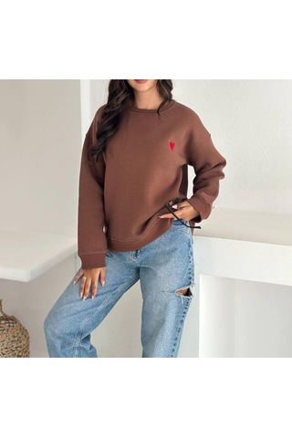 İs Berceste Kadın Bisiklet Yaka Kalp Nakışlı 3 İplik Şardonlu Sweatshirt Kahverengi