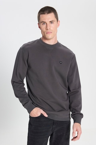 Wrangler Regular Fit Normal Kesim Bisiklet Yaka Soluk Siyah Sweatshirt W24272633W Füme