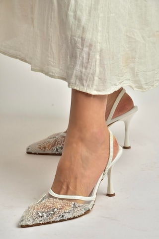 Fox Shoes Y726493615 Beyaz File Pullu İşlemeli İnce Topuklu Ayakkabı Beyaz