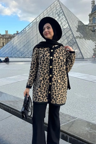 Woman And Kids Leopar Desen Düğmeli Triko Yumoş Uzun Hırka VIZON