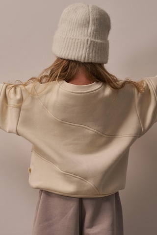 Taş Dikiş Detaylı Sweatshirt Krem