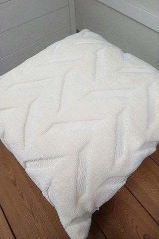 İskandinav Stil Peluş Yumuşak Dokulu Dekoratif Kırlent Kılıfı 2 Li Set 43x43 Cm Krem Balıksırtı