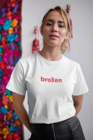 Noıssey Broken - Regular Fit / Standart Kalıp Unisex T-shirt Beyaz