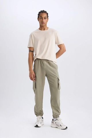 DeFactoFit Sporcu Jogger Eşofman Altı Slim Fit Dar Kesim Dokuma Kargo Cepli Standart Paça D3884AX24WNKH465