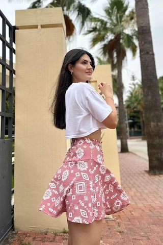 İpli Pembe Renk Desenli Bürümcük Kumaş Etek Şort Siyah - Pembe