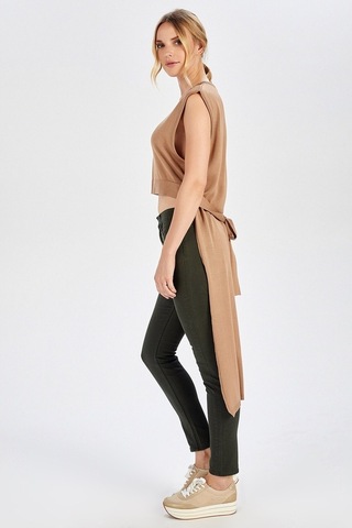 Peraluna Arkası Uzun Kemerli Kamel Rengi Kolsuz Kadın Triko Bluz-Camel