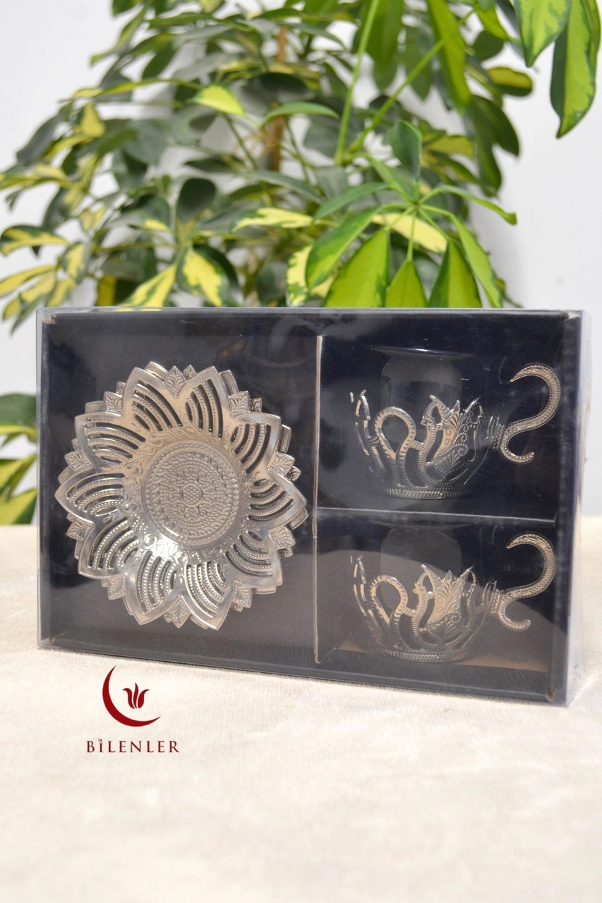 2 Li Gümüş Desenli Zemzem Takımı Ve Kahve Fincanı Seti Metal Tabağı Ve Fincan Altlığıyla Şık Sunum Siyah