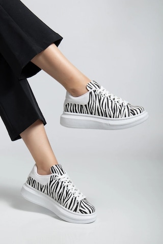Erceka Zebra Desene Sahip Kadın Spor Ayakkabı Sneaker Bağcıklı Günlük Kullanıma Uygun Beyaz-siyah Renkli Beyaz Zebra