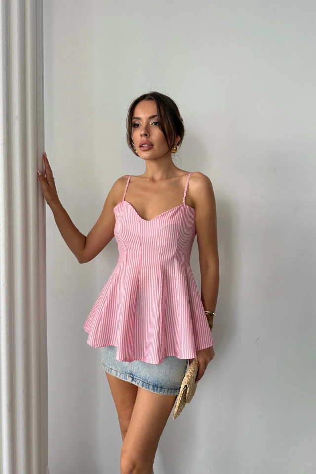 Dogutrend Çizgili Gofre Askılı Pens Detaylı Bluz - Pembe