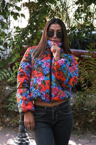 Keyifli Moda Kadın Mavi Dik Yaka Çiçekli Kısa Şişme Mont - 40 Mavi