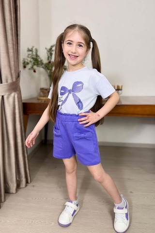 Riccotarz Kız Çocuk Üzerinde Digital Kurdela Basklı T-shirt Ve Fiyonk Cep Detaylı Lila Şortlu Takım