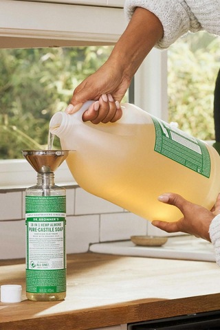 Dr. Bronner's Badem Kokulu Çok Amaçlı Sıvı Sabun 473 ML