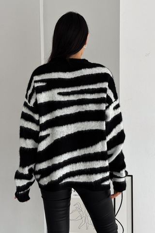 Femelle Kadın Siyah Yeni Sezon Zebra Desen Standart Beden Geniş Kalıp Oversize Triko Kazak