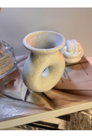 Yuvarlak Delikli Form Dekoratif Vazo Mat Mermer Beyaz Modern Minimal Tasarım