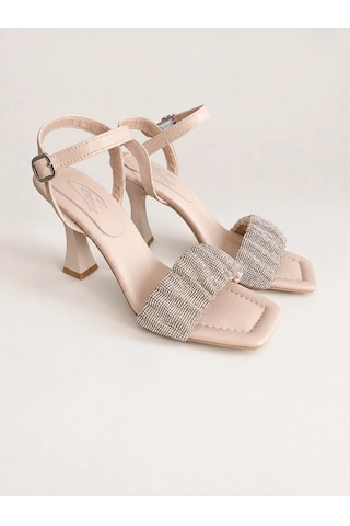 Mergenshoes K036 Bej Günlük 9 Cm Klasik Topuk Kadın Ayakkabı Mergenshoes K036 Bej Günlük 9 Cm Klasik Topuk Kadın Ayakkabı