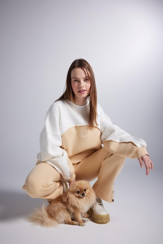 Holly Lolly Şardonlu 3 İplik Kumaş Logolu Oversize Nola Sweatshirt Bej