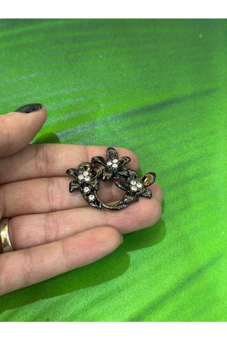 Çiçekli Boncuklu Broş Yaka İğnesi Giyim Aksesuarı 3 x 3 CM Füme