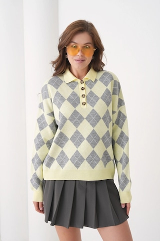 Kadın Polo Yaka Yarım Pat Düğme Detay Desenli Oversize Triko Kazak Açık Sarı