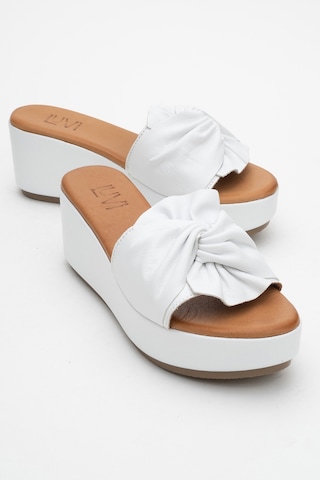Luvishoes Luvi Shoes Jeff Beyaz Cilt Hakiki Deri Fiyonklu Kadın Dolgu Topuklu Terlik Beyaz