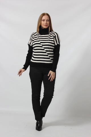 Asimetrik Çizgi Desenli Boğazlı Kazak Siyah-krem Çok Renkli