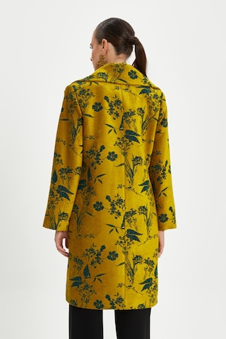 Kadın Çiçek Desenli Kaban - Geniş Yaka Detaylı, Zarif Ve Modern Tasarım - Özel Gün Ve Günlük Kullanım İçin İdeal Yeşil