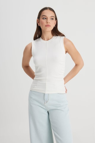 Lee Slim Fit Dar Kesim Bisiklet Yaka Kırık Beyaz Tişört L241628102