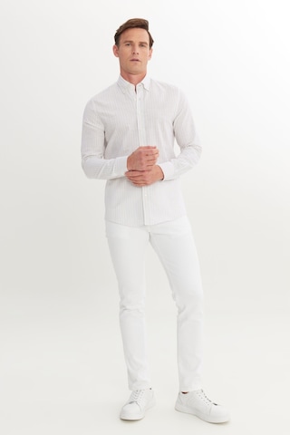 AC&Co / Altınyıldız Classics Erkek Bej %100 Pamuk Slim Fit Dar Kesim Düğmeli Gömlek Yaka Armürlü Gömlek Bej