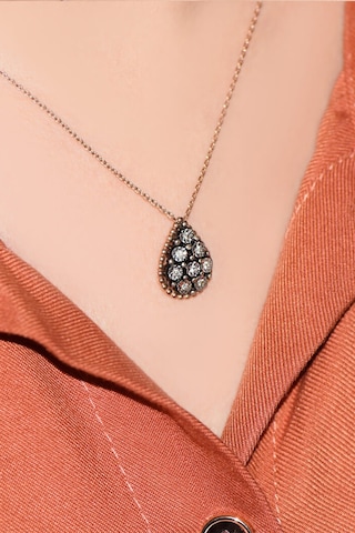 Damla Model Elmas Kolye