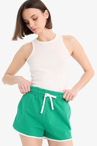 DeFacto Coool Regular Fit Esnek Belli Bağcıklı Kalın Kumaş Mini Şort A6224AX25SMGN48 Yeşil