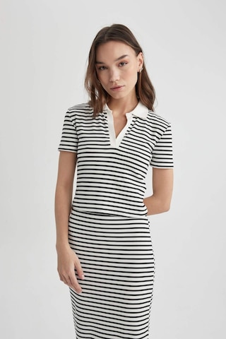 Defacto Fitted Çizgili Polo Yaka Kısa Kollu Tişört A0380AX23SM Beyaz