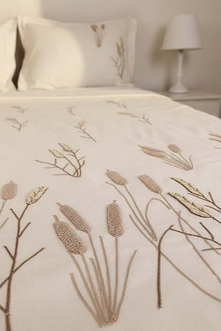 Ekru Willow Breeze Desen Çift Kişilik Nakışlı Yatak Örtüsü Seti