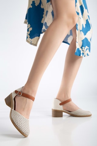 Analin Shoes Kadın Hakiki Deri Burnu Kapalı Delikli Sandalet Krem